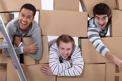 Storage unit and moving support for customers in Kennington